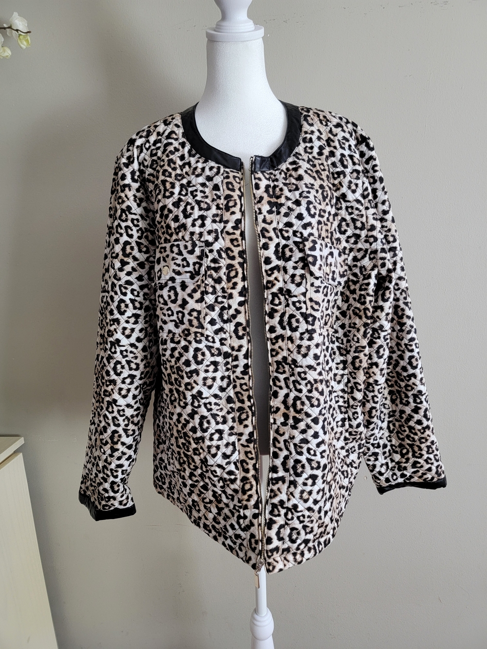 Chico's Leopard-Print Jacket in Beige and Black Size 3 Quilted Lightweight